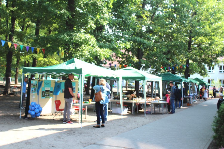 Hof mit den Ständen